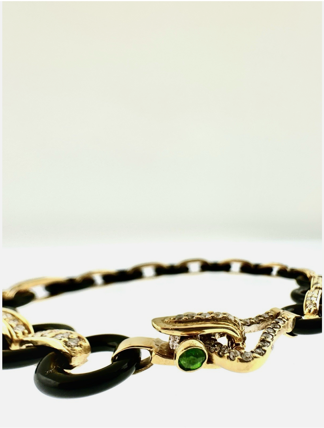 18k Gold Bracelet, Elegant Combination Onyx, Gold, Diamonds And, Emerald.