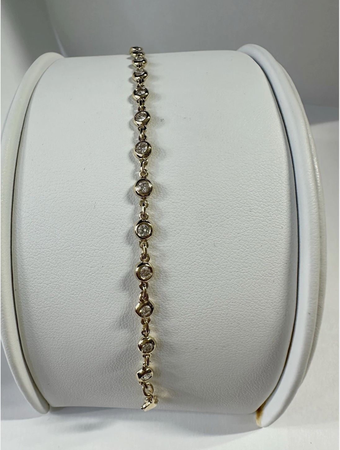 14k Gold Bracelet With Diamonds Bezel Setting.