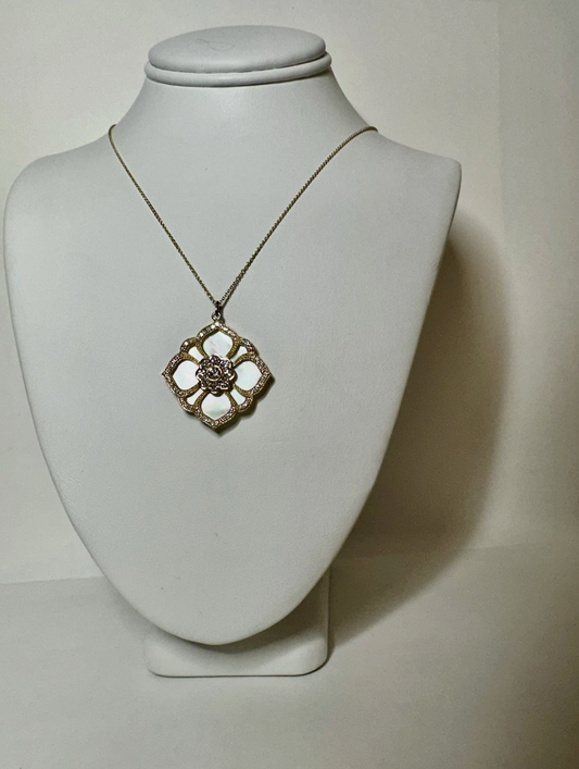 Pendant Flower Shaped–Mother of Pearl, .75Crd Diamonds