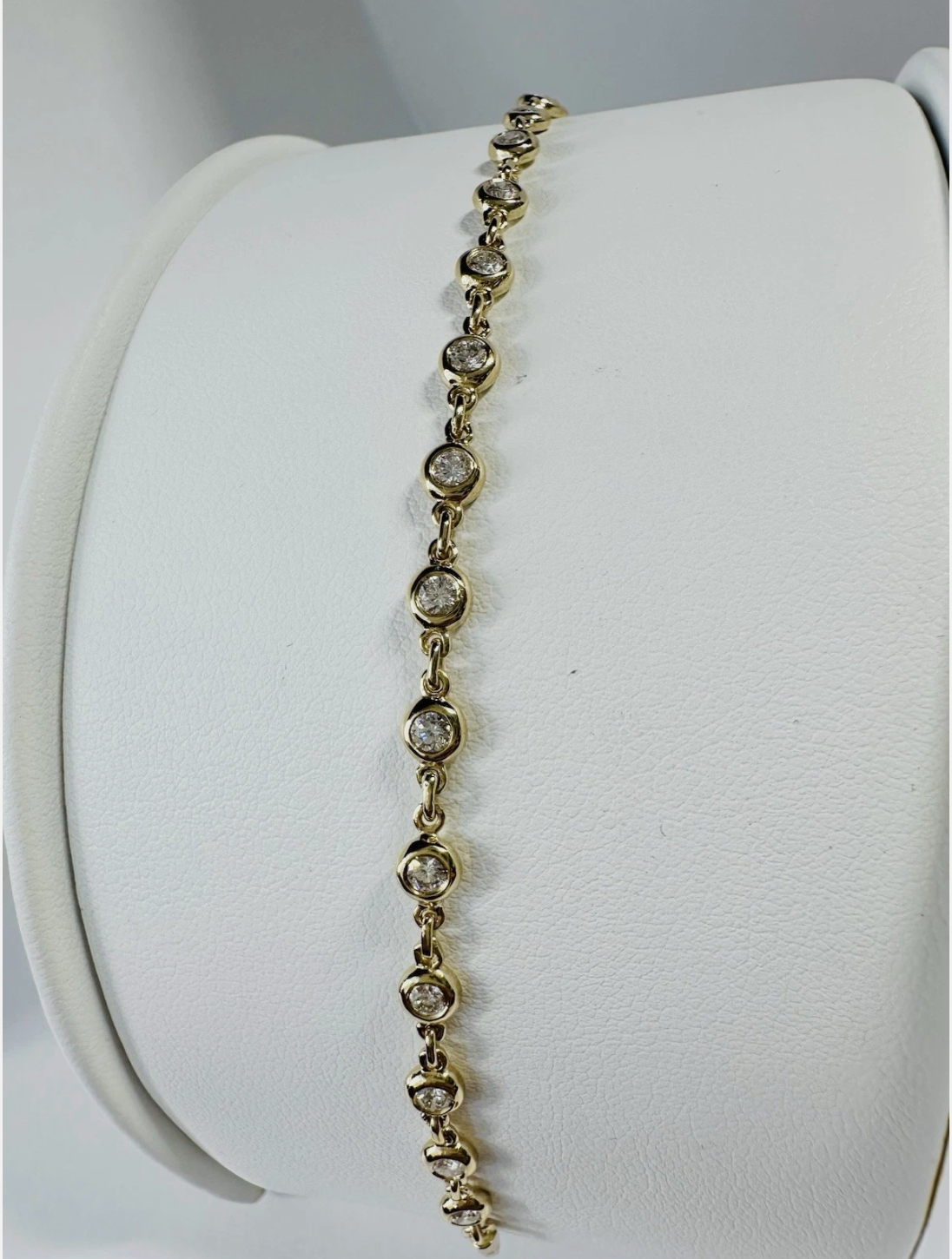14k Gold Bracelet With Diamonds Bezel Setting.