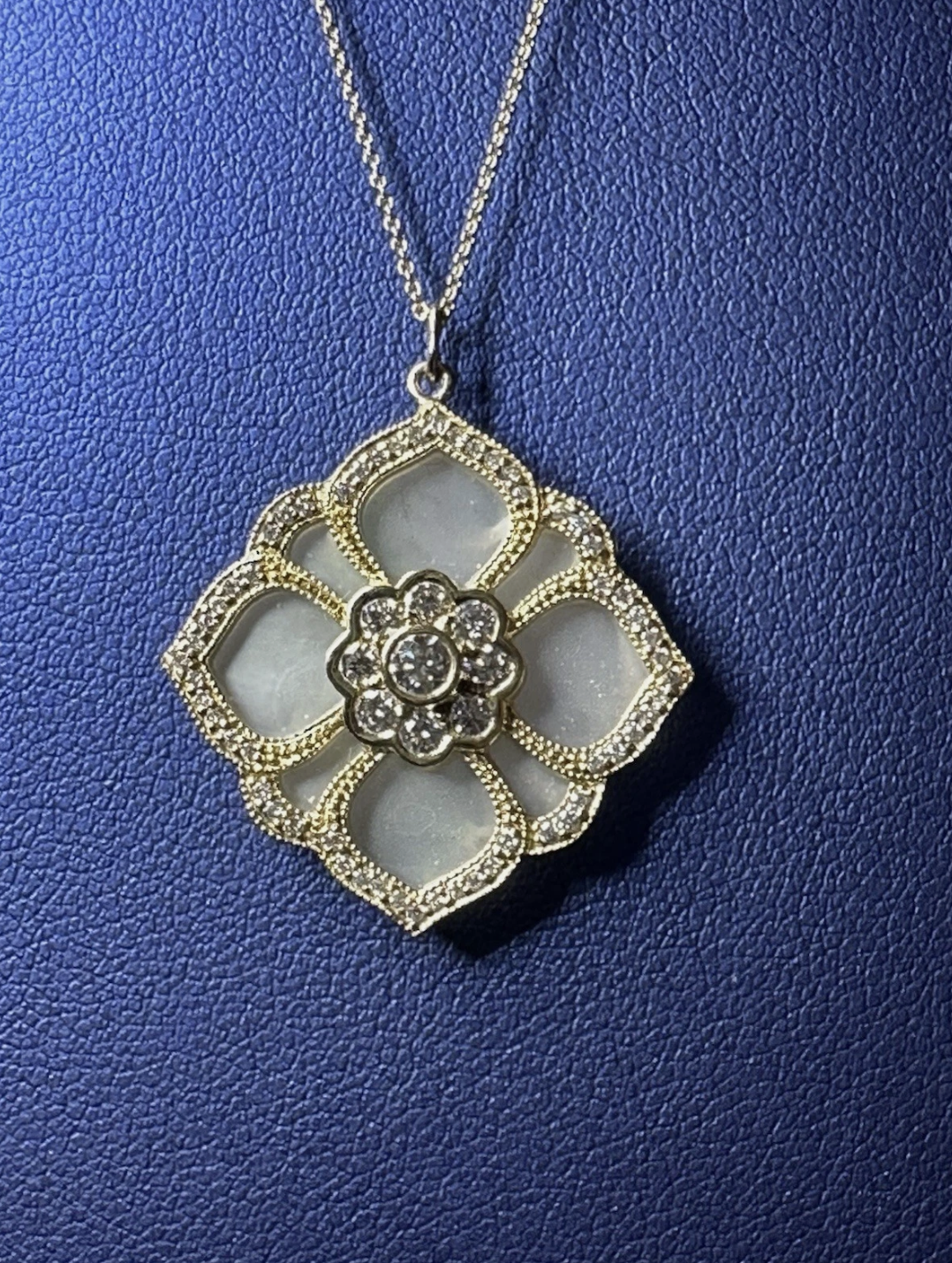 Pendant Flower Shaped–Mother of Pearl, .75Crd Diamonds