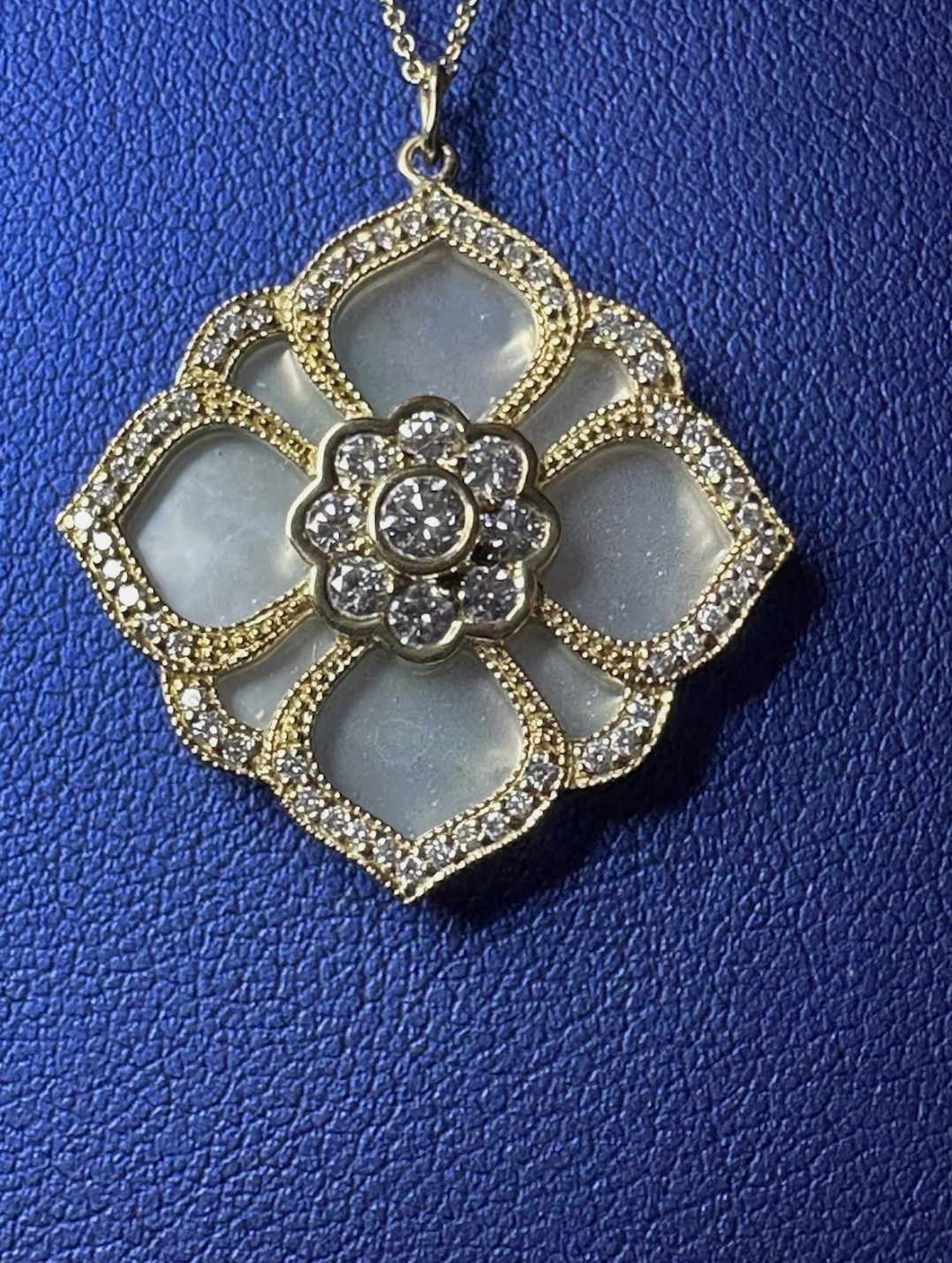 Pendant Flower Shaped–Mother of Pearl, .75Crd Diamonds